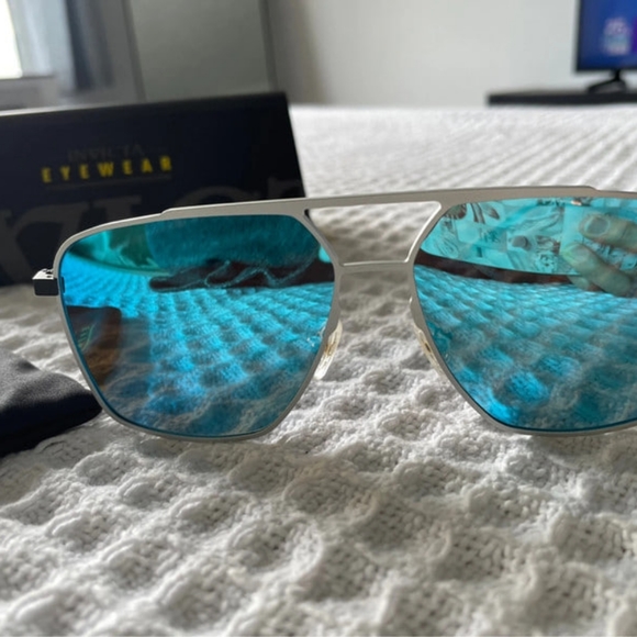 Invicta Sunglasses unisex main image 2